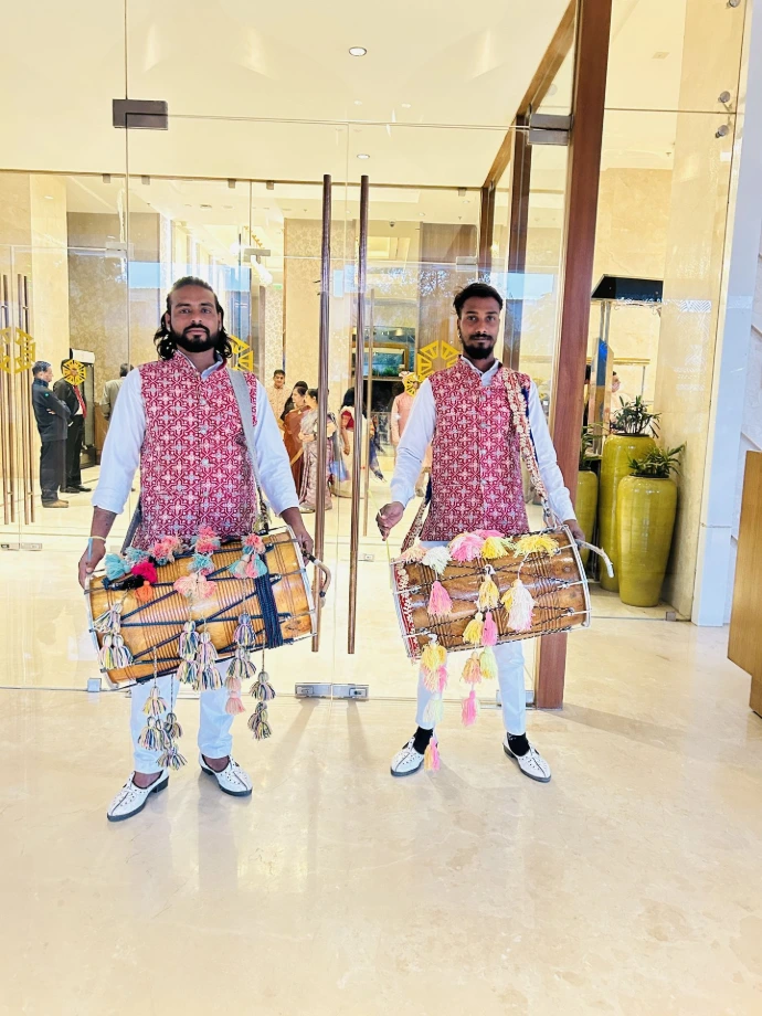 Punjabi Dholi and Safa tying for wedding in Ahmedabad by Event 1O1