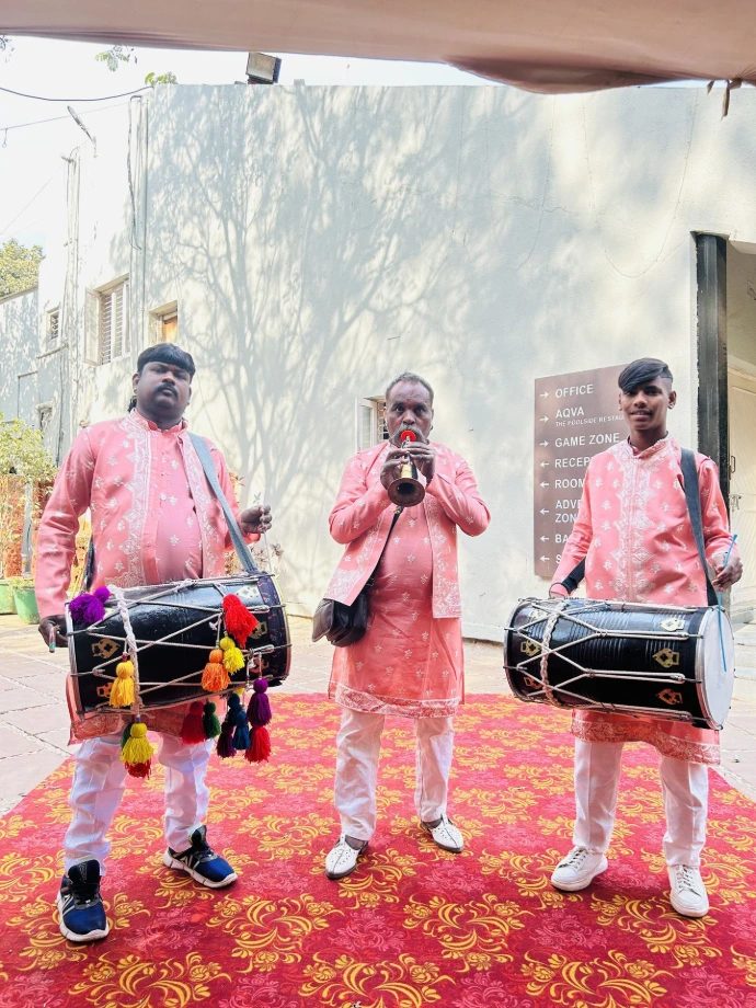 Punjabi Dholi and Safa tying for wedding in Ahmedabad by Event 1O1